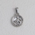 Pendentif signe Taureau en acier inoxydable, disque rond argenté avec relief de taureau - Taureau - Acier