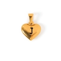Primo piano del ciondolo a cuore dorato con finitura lucida e lettera J traforata - Lettera J - Oro