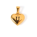Dettaglio di un ciondolo a cuore in oro lucido con lettera U nera incisa sopra - Lettera U - Oro
