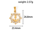 Macro-opname van de gouden roestvrijstalen ankerhanger met ingezette zirkonia steentjes - Roer & Anker Stijl (NY01) / Goud