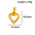 Vue détaillée du pendentif cœur doré avec texture martelée et dimensions 18,3 mm par 16,3 mm - Cœur Martelé Minimaliste (AX06-Or)