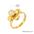 Detalle de anillo de flor dorada de 1,6cm con circón y banda ajustable - Anillo Abierto de Flor de Cuatro Pétalos (RC-895G)