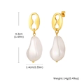 Detalle de pendientes de perlas con dimensiones 4,3cm de alto y 1,4cm de ancho - Dorado (ED-927G)
