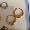 Dicke Metall-Ohrringe mit poliertem Finish in Gold- und Silber-Farbvarianten - Mittel (Außendurchmesser 30mm) / Gold