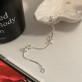 Pulsera de cadena de serpiente plateada minimalista con tres elegantes adornos de lazo - Estilo Cadena de Serpiente con Lazo