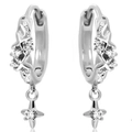 Pendientes de aro plateados con estrella y circonitas brillantes con diseño minimalista - Plateado