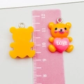 Ciondolo a forma di orso in resina gialla con cuore rosa LOVE e anello in metallo per fai da te - Giallo (24498)