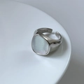 Anillo de plata S925 con diseño de líneas dobles trenzadas y nácar blanco pulido - Anillo de Plata de Concha Irregular