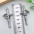 Dettaglio del ciondolo a croce in bambù argento con altezza misurata di 65 mm - Croce ad Anello K Bianca (22363) / 50x24mm