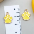 Detailed scale view of yellow cat paw enamel charms with 1.5cm width measurement - Yellow (KC Gold)