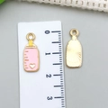 Colgantes de biberón en esmalte rosa con detalle de corazón y reverso dorado liso - Biberón de Esmalte Rosa (Pequeño) / 18x7mm