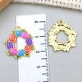 Pendentif couronne de Pâques avec œufs en émail coloré et dorure pour la création de bijoux - Style Couronne d'Œufs de Pâques en Émail Coloré (23087)