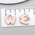 Ciondolo lettera W in smalto rosa con bordo dorato per creazione gioielli DIY e bracciali - Lettera W