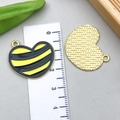 Hartvormige bijen emaille hanger in zwart en geel voor DIY sieraden - Zwart en Geel Emaille Hart Bij Stijl