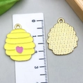 Emaille bijen honingraat hanger met roze hart voor DIY sieraden armbanden en halskettingen - Gele Emaille Hart Bijenkorf Stijl