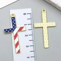 Pendentif croix avec drapeau américain émaillé et dos doré texturé, taille 4,2 cm - Style Croix (23124)