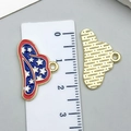Pendentif chapeau de cowboy drapeau américain en alliage émaillé rouge blanc bleu - Style Chapeau (23132)