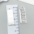 Antik-silberner Klaviertastatur-Anhänger mit detaillierter Textur für DIY-Schmuck - Antiksilber Musikinstrument Klavier (30x10mm)