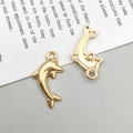 Pendentifs dauphins en alliage plaqué or KC pour la création de bijoux avec anneaux - Dauphin (11x20mm)