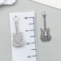 Antiksilber Gitarrenanhänger für DIY Halsketten und handgefertigten Schmuck - Antiksilber Musik-Gitarre (25x9mm)