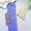 Herzanhänger mit rosa-weißem Emaille-Leopardenmuster und Goldrand für DIY-Schmuck - Schwarz-Weiß Leopardenmuster Cowboyhut (23761)