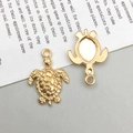Pendentifs tortue marine dorés pour bijoux DIY avec détails précis recto-verso et anneau - Tortue de Mer (16x22.5mm)