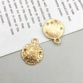 Pendentif rond étoile de mer doré avec texture en relief et finition métal poli - Étoile de Mer (12x16mm)