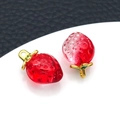Erdbeere Anhänger aus Glas in Rot mit Goldblatt-Öse für DIY-Halsketten und Armbänder - 18*12MM / Transparent Rot (23723)