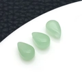 Tres colgantes de gota en vidrio verde claro pulido para creación de joyas DIY - Verde claro