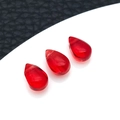 Tres colgantes de gota en cristal rojo para bisutería DIY con acabado transparente - Rojo