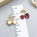 Rote Kirsch- und Erdbeer-Anhänger aus Legierung mit Strass für DIY-Schmuck - Rote Emaille Kirsche Stil (23415)