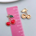 Pendentifs cerises en émail rouge avec base en métal doré pour création de bijoux DIY - Cerise Rouge (21373) / 19x18mm