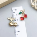 Roter Kirsch-Anhänger aus Legierung mit Goldbeschichtung und Strass für DIY-Schmuck - Rote Emaille Kirsche Stil (23425)