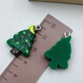 Weihnachtsbaum Harz Anhänger mit Metallschlaufe für DIY Schmuck und Bastelbedarf - 25x17mm / Grüner Harz-Weihnachtsbaum (24254)