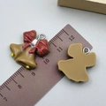 Weihnachtsglocke und Schleife Anhänger aus Harz für DIY Schmuck mit Metallelement - 21x20mm / Braune Harz-Glocke B (24259)