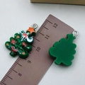 Bunter Harz-Weihnachtsbaum-Anhänger mit roter Schleife für DIY-Schmuckherstellung - 26x17mm / Grüner Harz-Sternenbaum (24260)
