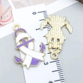 Ciondoli ad ancora in smalto viola e bianco con nastro e retro dorato ruvido - Stile Fiocco Ancora Olio di Gocciolamento Bianco (24866)