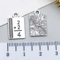 Pendentif carnet en argent antique avec gravure 2+2=4 pour la création de bijoux - Brouillon (12156)