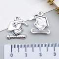 Pendentifs de graduation argent antique avec toque et diplôme pour bijoux artisanaux DIY - Toque Style 2 (13449)