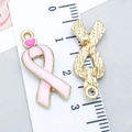 Ciondolo a nastro rosa e cuore in lega con base dorata e righello per gioielli fai-da-te - Stile Fiocco Olio di Gocciolamento Rosa (24877)