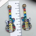 Ciondolo per chitarra elettrica in acrilico colorato con stampa d'arte astratta per DIY - Chitarra Multicolore-3 (24040)