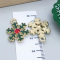 Groene emaille sneeuwvlok hanger met rode strass voor kerstsieraden DIY projecten - Groene Strass Sneeuwvlok (12514)