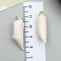 Pendentifs radis blancs en résine avec anneaux argentés et règle de mesure - White Resin White Radish