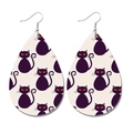 Halloween Tropfen-Ohrringe aus Leder mit schwarzen Katzenmotiven und orangen Augen - Schwarze Katze auf weißem Druckmuster (8)
