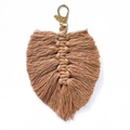 Porte-clés feuille bohème fait main jaune gingembre avec fermoir doré et franges en coton - Style Feuille / Jaune Gingembre