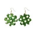 Détail de boucles d'oreilles trèfle à paillettes vertes et blanches pour la St. Patrick - Style à Pois Pailletés Vert Blanc (9)