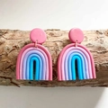 Orecchini arcobaleno a forma di U in argilla polimerica con finitura opaca - Arcobaleno Rosa Viola Blu Ciano