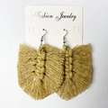 Handmade bohemian ginger yellow woven feather earrings with gold ear hooks - 中号姜黄色款式 (M5)