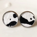 Runde Ohrstecker aus Leder mit Kuhmuster und Edelstahl im böhmischen Vintage-Stil - Schwarz Weiß Kuhmuster-Stil (3)