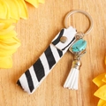 Boho-Schlüsselanhänger aus echtem Leder mit Zebradruck, Türkisstein und weißer Quaste - Zebramuster (3)